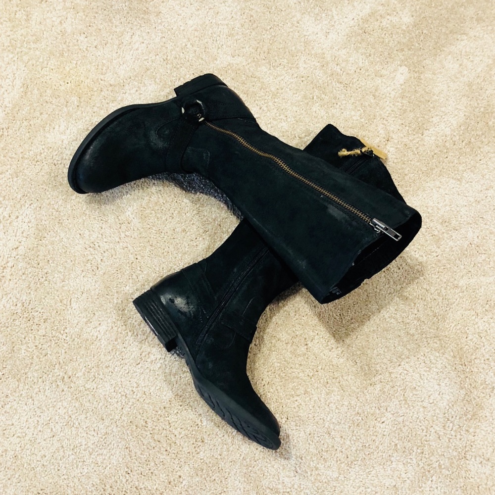 Born boots,
